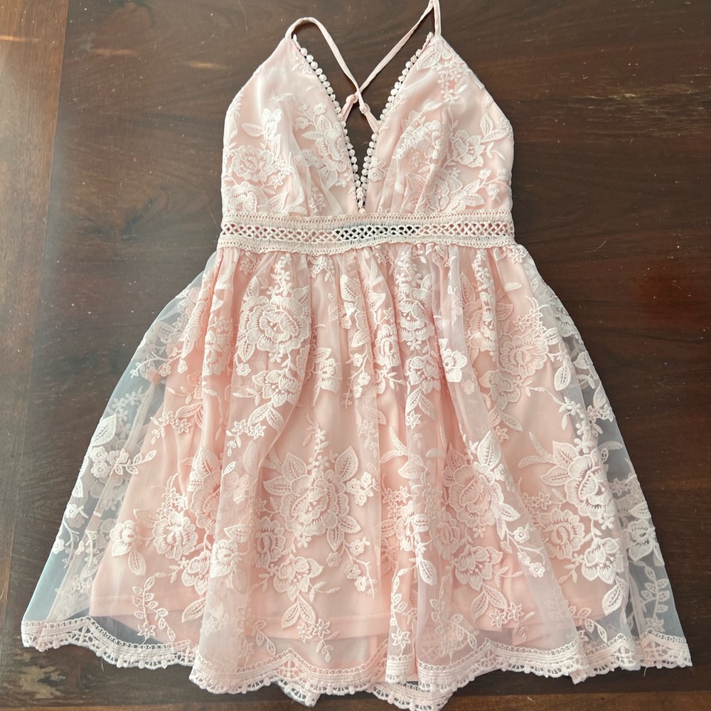 Miss Avenue Lace Deep-V-Neck Dress | peach | M